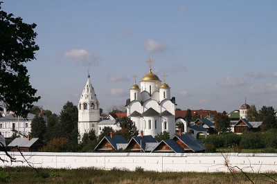 Покровский монастырь со стороны реки