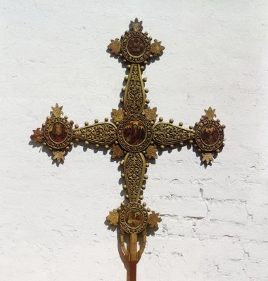 Запрестольный (выносной) крест из церкви Иоанна Златоуста. Конец  XVII века. Ярославль, 1911 г. Фото С.М. Прокудина-Горского