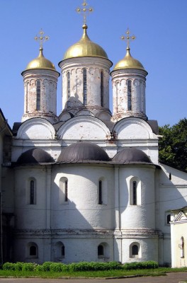 Спасо-Преображенский собор - самое старое из дошедших до нашего времени зданий Ярославля (1506-16 гг.)