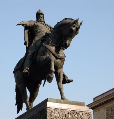 Памятник основателю Москвы, князю Юрию Долгорукому