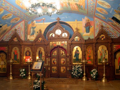 Интерьер пещерной церкви Черниговского скита