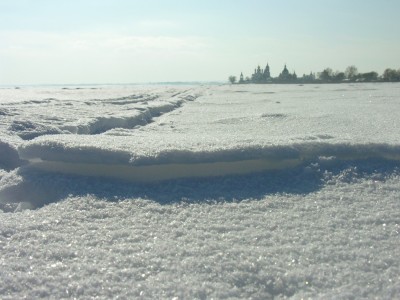     Зимний вид на Спасо-Яковлевский монастырь с озера Неро