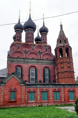 Богоявленская церковь с покосившейся колокольней