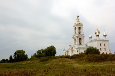 Монастырь сошествия святого Креста (Ивановская епархия) в 5 км от Годеново (Ярославская епархия).