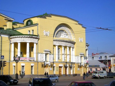 Волковский театр. Вид от памятника Волкову