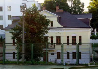 Дом Болконского со стороны теннисных кортов, 2010